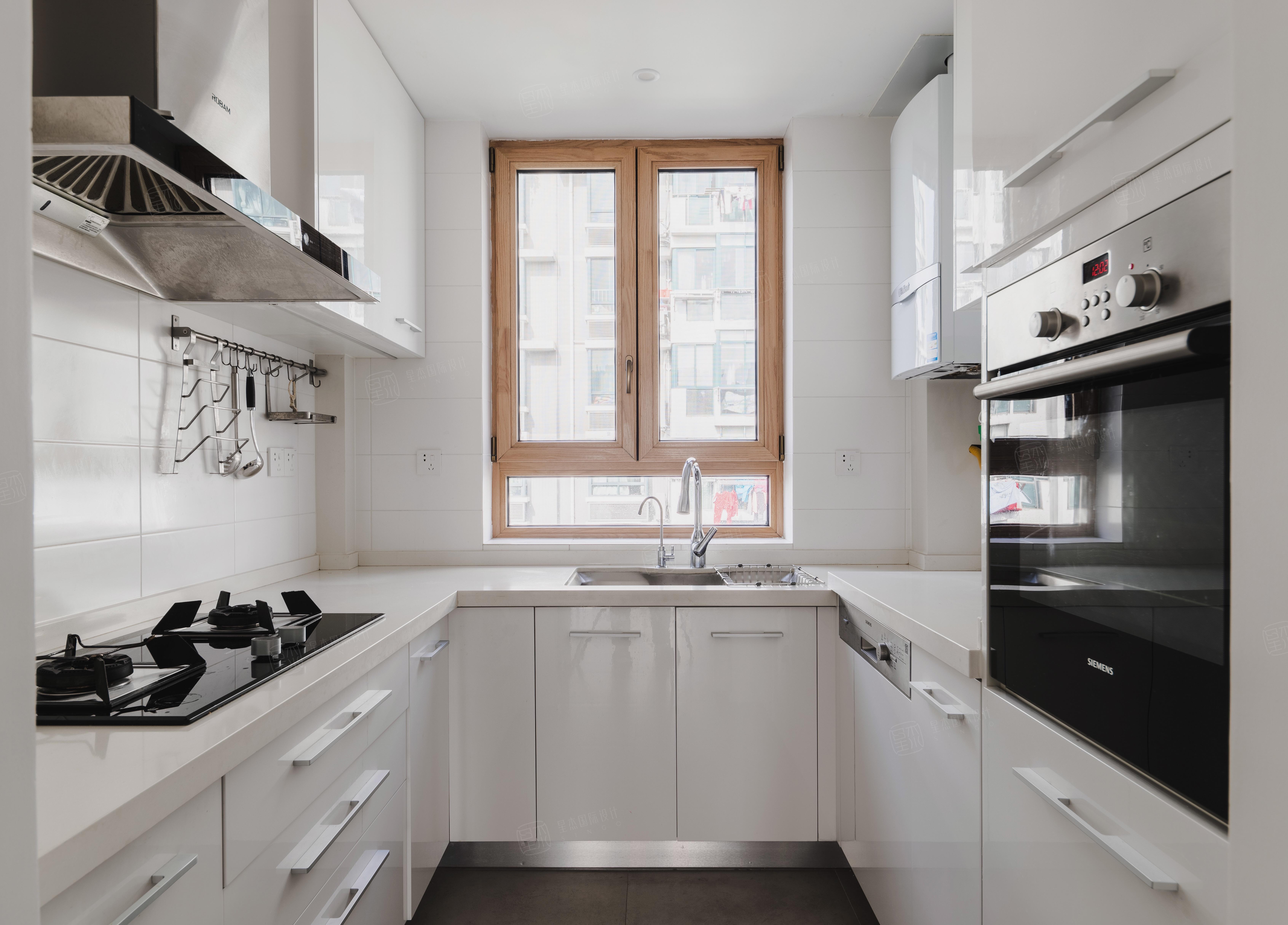 现代简约装修厨房效果图