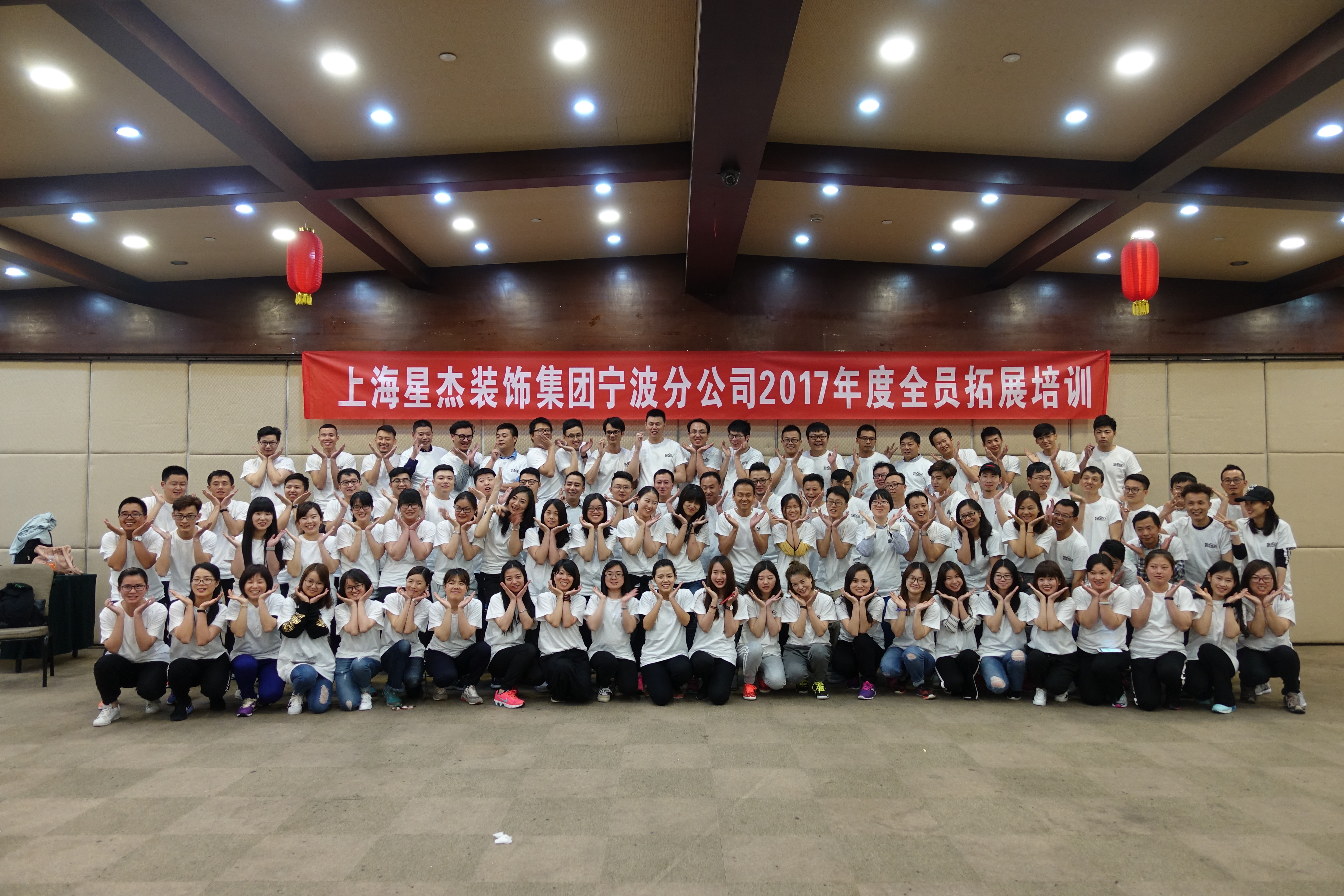 星杰专业施工团队现场作业